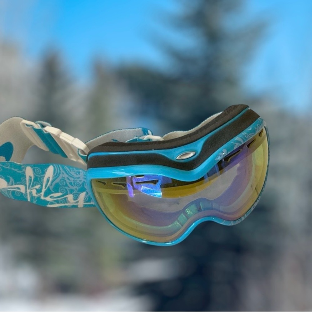 Oakley Vibrant Blue Snow Goggles